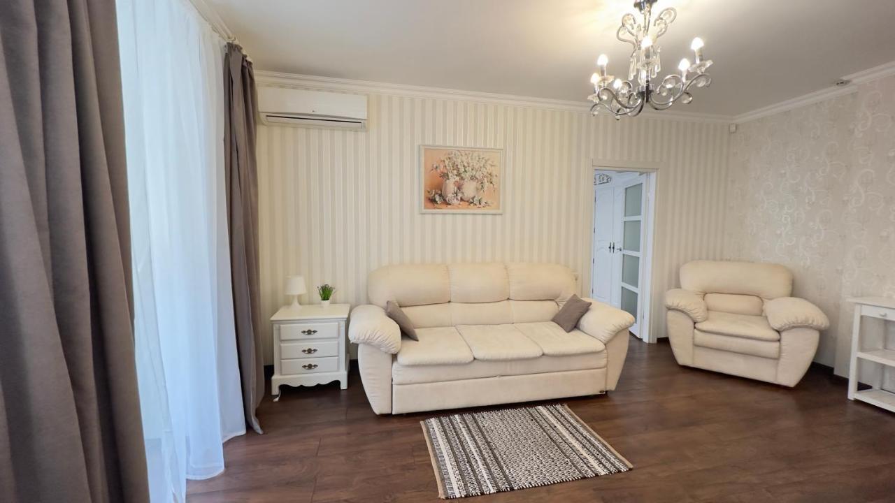 Apartment In The Centre Of City Dnipro Exterior photo